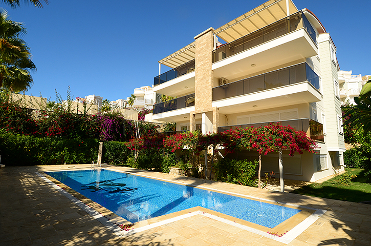 Maisonette mit Zugang zum Garten in einem Luxus-Komplex