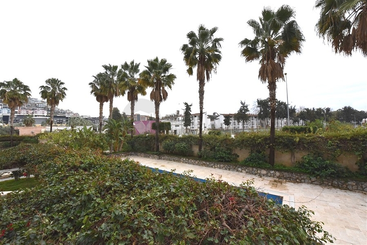 Maisonette mit Zugang zum Garten in einem Luxus-Komplex