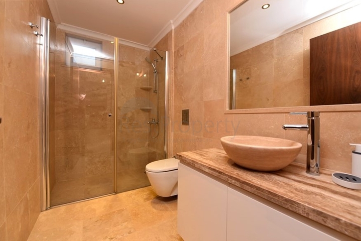 Maisonette mit Zugang zum Garten in einem Luxus-Komplex