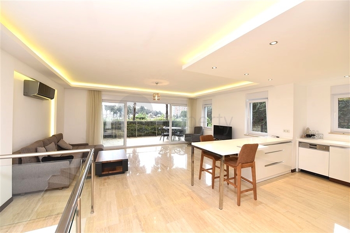 Maisonette mit Zugang zum Garten in einem Luxus-Komplex