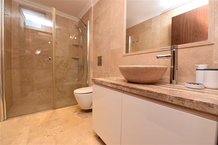 Maisonette mit Zugang zum Garten in einem Luxus-Komplex