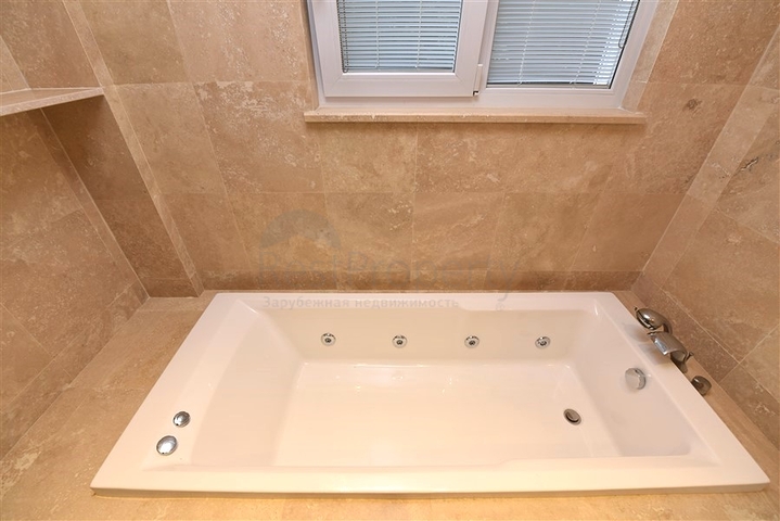 Maisonette mit Zugang zum Garten in einem Luxus-Komplex