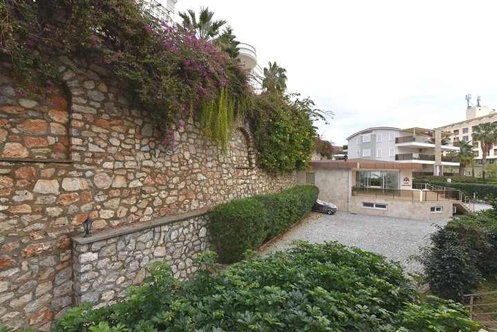 Maisonette mit Zugang zum Garten in einem Luxus-Komplex