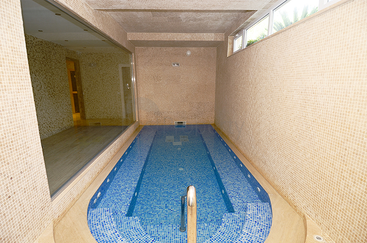 Maisonette mit Zugang zum Garten in einem Luxus-Komplex