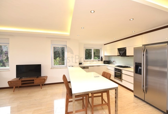 Maisonette mit Zugang zum Garten in einem Luxus-Komplex