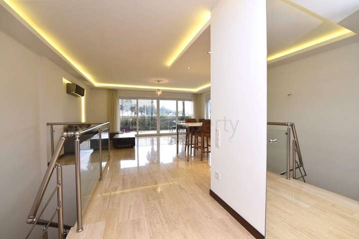 Maisonette mit Zugang zum Garten in einem Luxus-Komplex