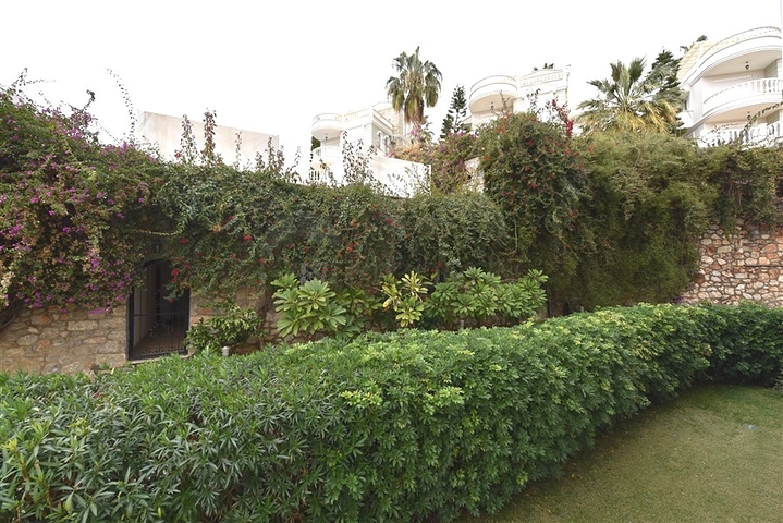 Maisonette mit Zugang zum Garten in einem Luxus-Komplex