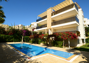 Maisonette mit Zugang zum Garten in einem Luxus-Komplex