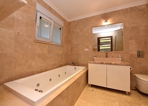 Maisonette mit Zugang zum Garten in einem Luxus-Komplex