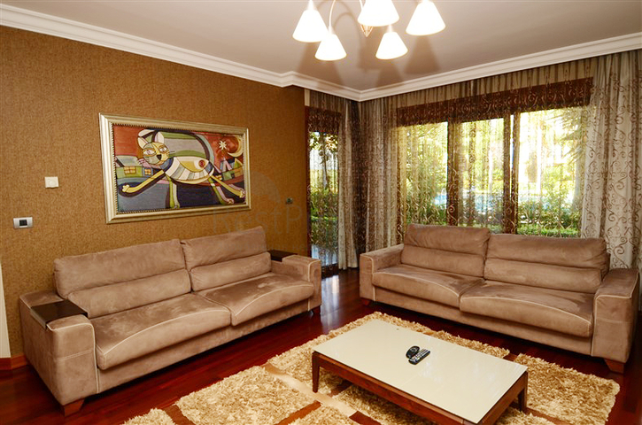 2+1 Apartment mit Zugang zum Garten zu vermieten