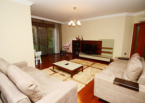 2+1 Apartment mit Zugang zum Garten zu vermieten