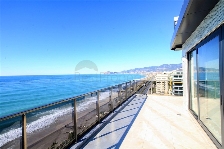 Neuer Komplex in der ersten Linie von Mahmutlar