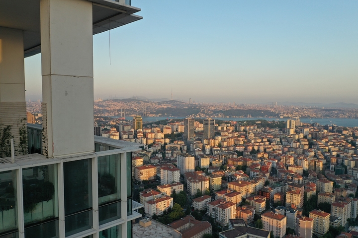Ein einzigartiger Wolkenkratzer im Herzen von Istanbul, im Stadtteil Shishli