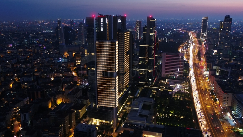 Ein einzigartiger Wolkenkratzer im Herzen von Istanbul, im Stadtteil Shishli