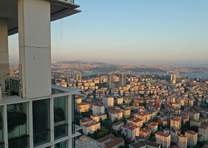 Ein einzigartiger Wolkenkratzer im Herzen von Istanbul, im Stadtteil Shishli