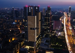 Ein einzigartiger Wolkenkratzer im Herzen von Istanbul, im Stadtteil Shishli