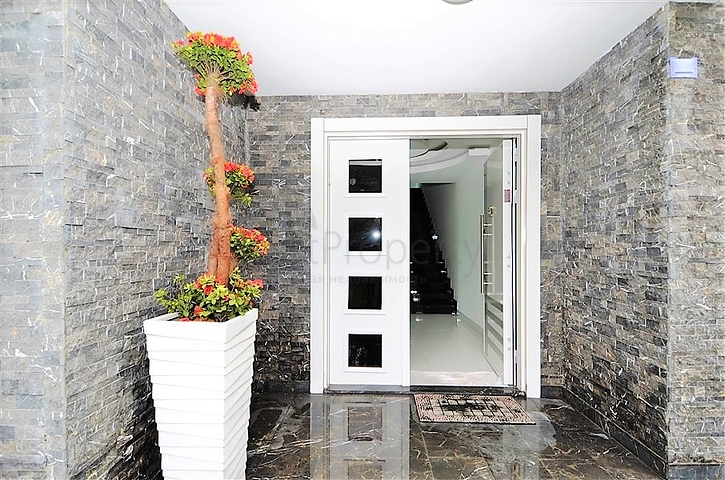 4+2 geschnittene Villa mit Blick auf die historische Festung