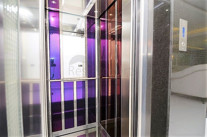 4+2 geschnittene Villa mit Blick auf die historische Festung