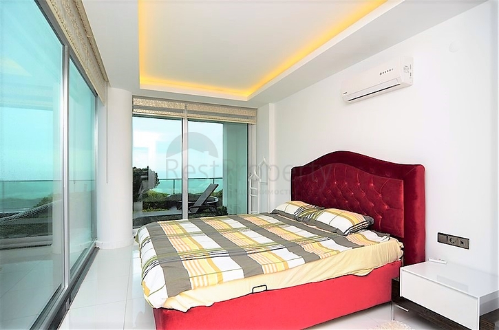 4+2 geschnittene Villa mit Blick auf die historische Festung