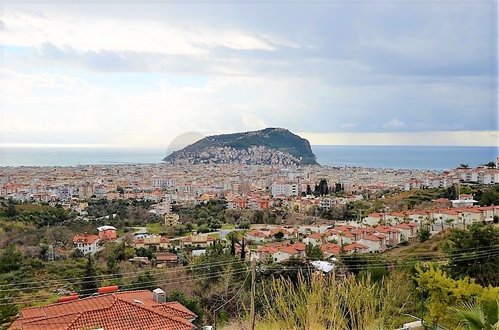 4+2 geschnittene Villa mit Blick auf die historische Festung