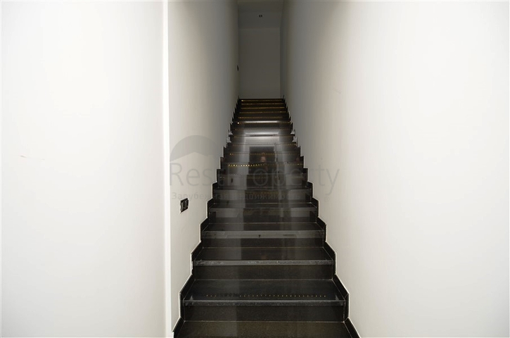 4+2 geschnittene Villa mit Blick auf die historische Festung