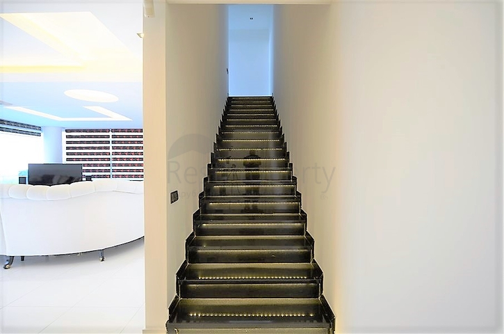 4+2 geschnittene Villa mit Blick auf die historische Festung