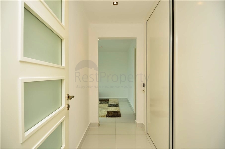 4+2 geschnittene Villa mit Blick auf die historische Festung