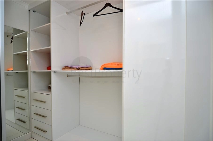 4+2 geschnittene Villa mit Blick auf die historische Festung