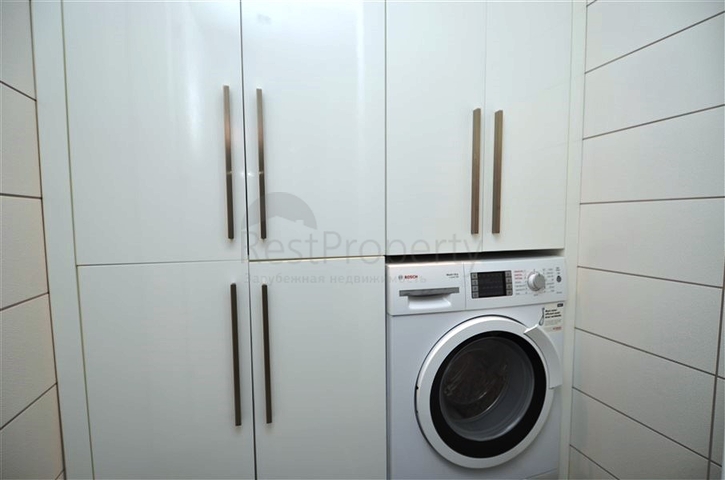 4+2 geschnittene Villa mit Blick auf die historische Festung