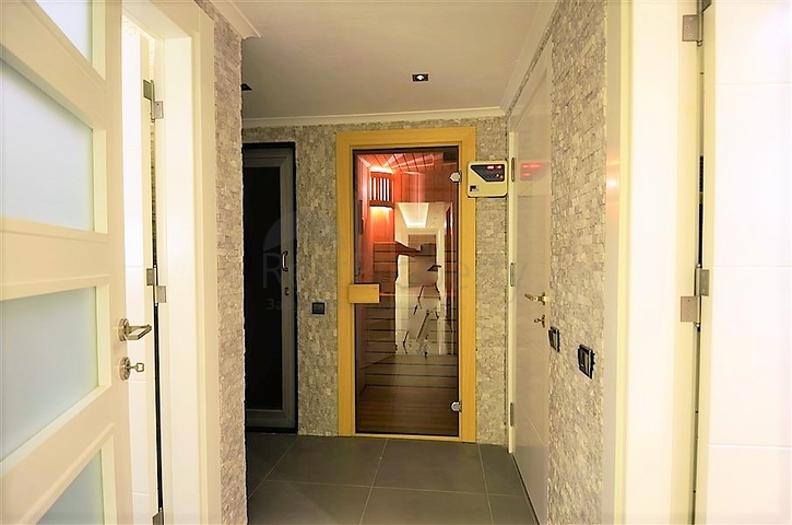 4+2 geschnittene Villa mit Blick auf die historische Festung