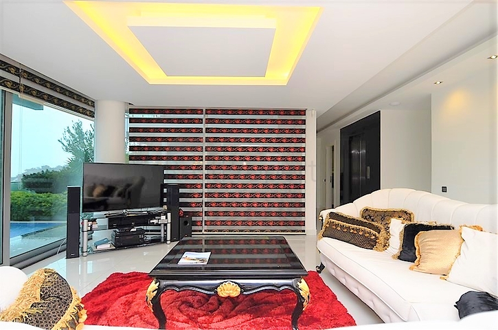 4+2 geschnittene Villa mit Blick auf die historische Festung