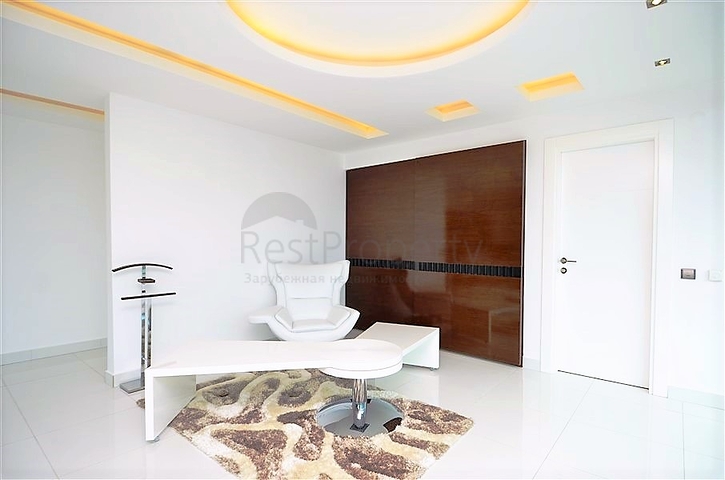 4+2 geschnittene Villa mit Blick auf die historische Festung