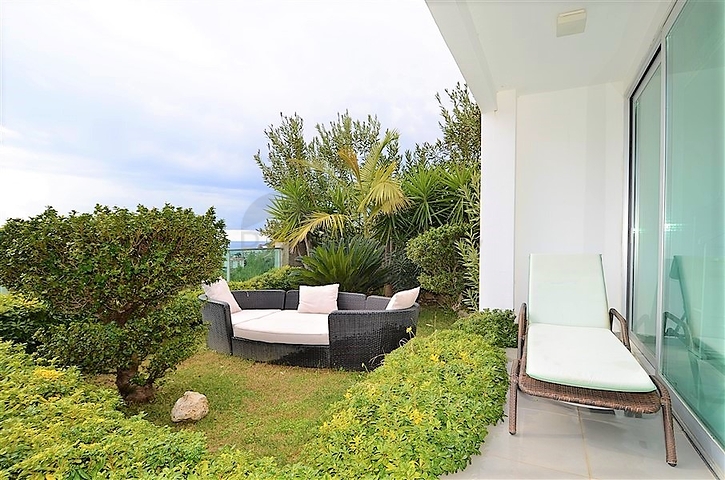 4+2 geschnittene Villa mit Blick auf die historische Festung