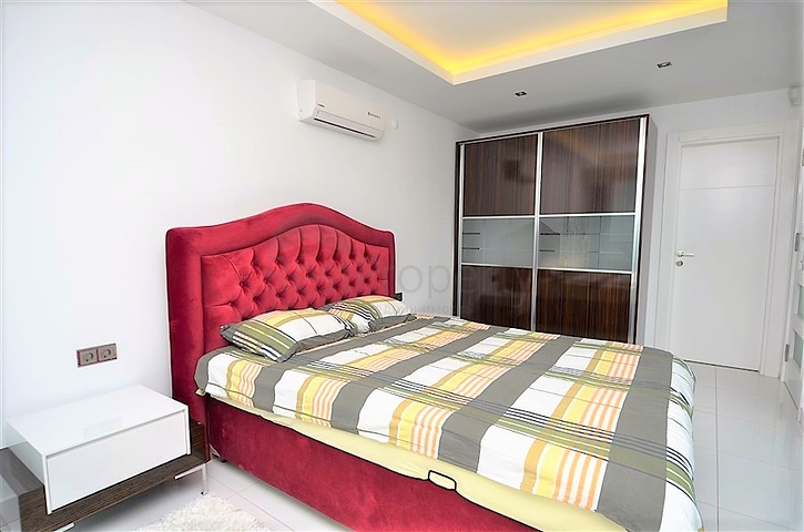 4+2 geschnittene Villa mit Blick auf die historische Festung