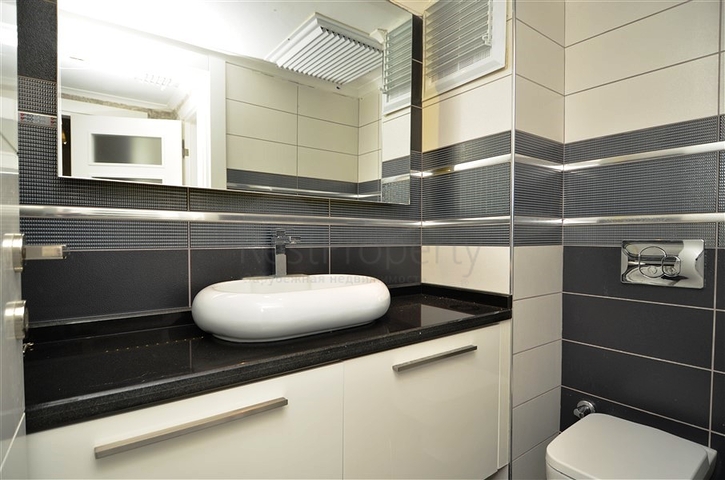 4+2 geschnittene Villa mit Blick auf die historische Festung