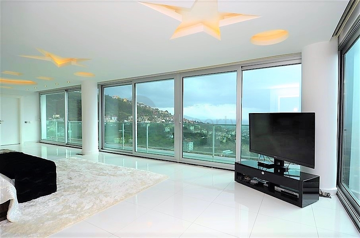 4+2 geschnittene Villa mit Blick auf die historische Festung