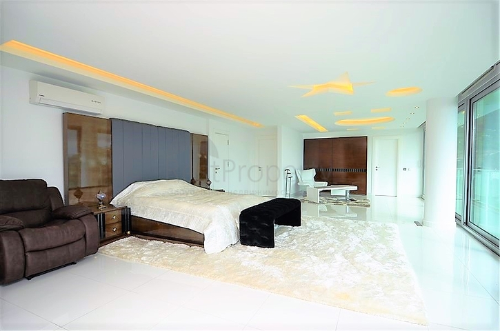 4+2 geschnittene Villa mit Blick auf die historische Festung