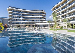 Neue Luxusanlage in der Nähe des Meeres in Kargicak Neue Luxusanlage in der Nähe des Meeres in Kargicak