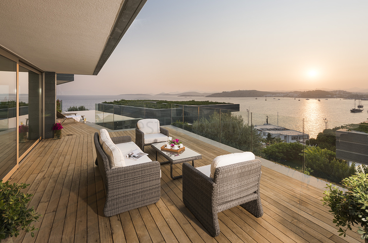 Villen mit Blick auf das Hauptschloss von Bodrum und die Inseln Kos und Karaada