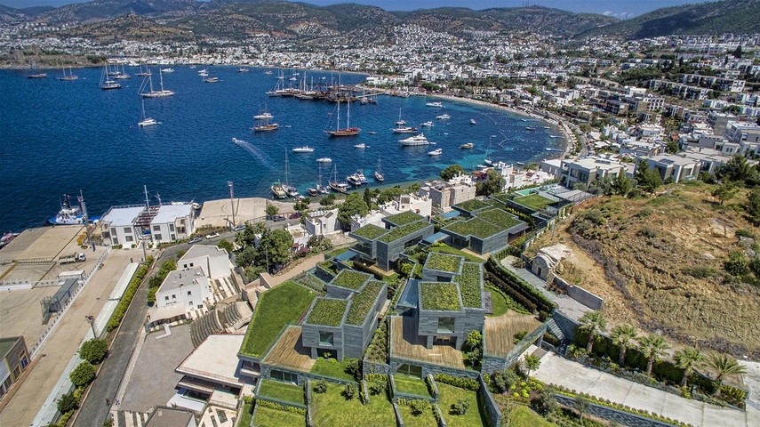 Villen mit Blick auf das Hauptschloss von Bodrum und die Inseln Kos und Karaada