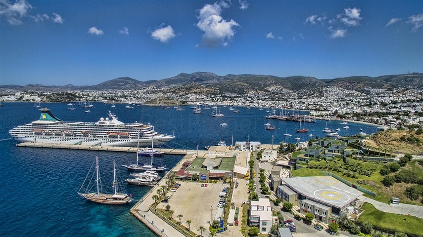 Villen mit Blick auf das Hauptschloss von Bodrum und die Inseln Kos und Karaada