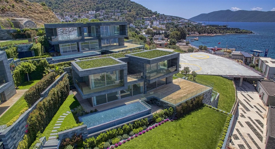 Villen mit Blick auf das Hauptschloss von Bodrum und die Inseln Kos und Karaada