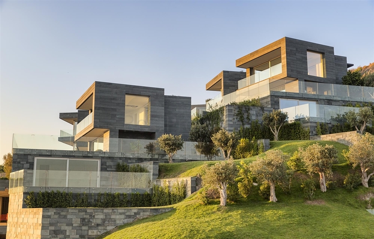Villen mit Blick auf das Hauptschloss von Bodrum und die Inseln Kos und Karaada