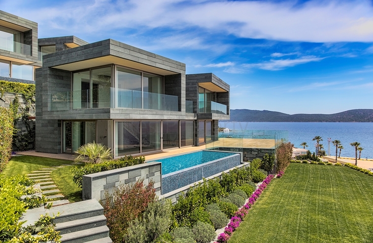 Villen mit Blick auf das Hauptschloss von Bodrum und die Inseln Kos und Karaada