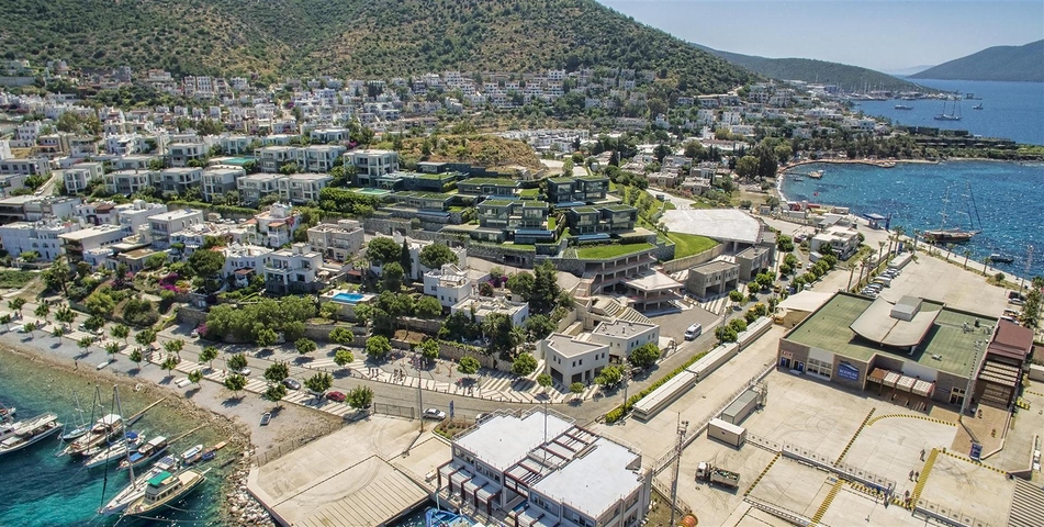 Villen mit Blick auf das Hauptschloss von Bodrum und die Inseln Kos und Karaada