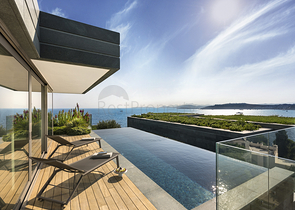 Villen mit Blick auf das Hauptschloss von Bodrum und die Inseln Kos und Karaada