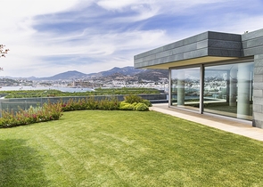 Villen mit Blick auf das Hauptschloss von Bodrum und die Inseln Kos und Karaada