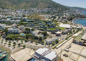 Villen mit Blick auf das Hauptschloss von Bodrum und die Inseln Kos und Karaada