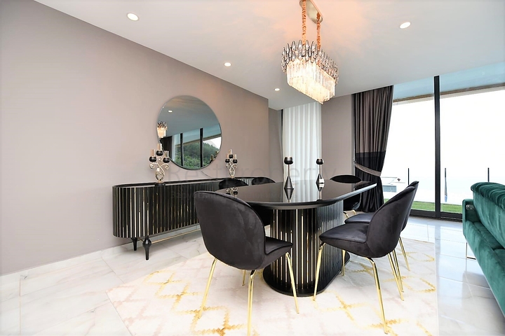 VIP-Level-Villa zur Miete im Zentrum von Alanya