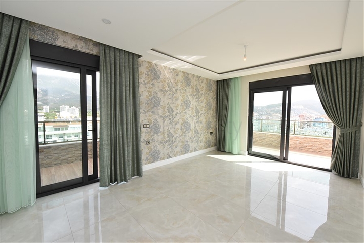 Geräumiges Penthouse an der ersten Küste 